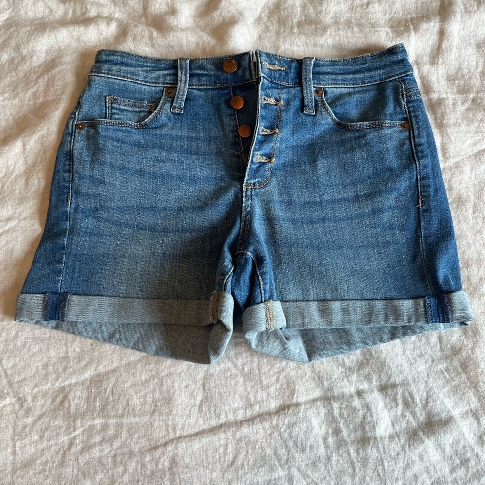 Universal Thread Medium Blue High-Rise Button-Front Denim Shorts